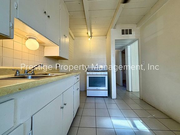 4th image of 2201 E Grant Rd #7