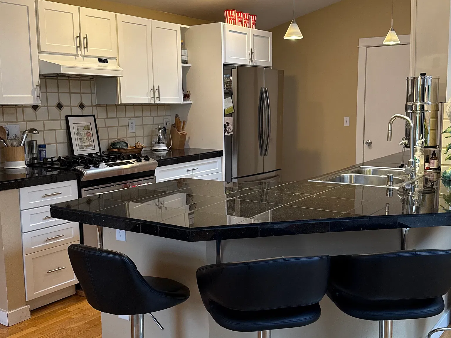 3 bed, 1340 sqft, $4,395 — Photo 4