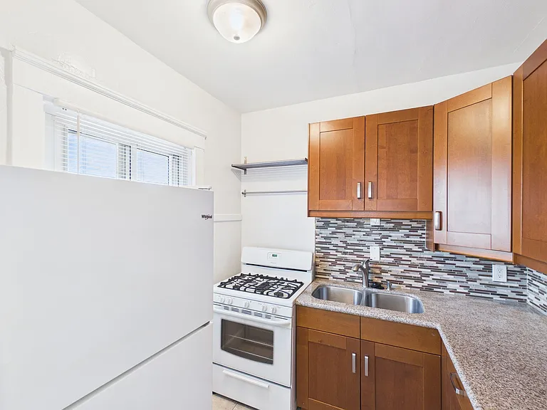 Grandview Apartments — Photo 31