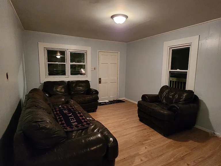 910 Hill Ter — Photo 9