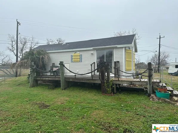 501 W Houston Ave, Seadrift, TX 77983