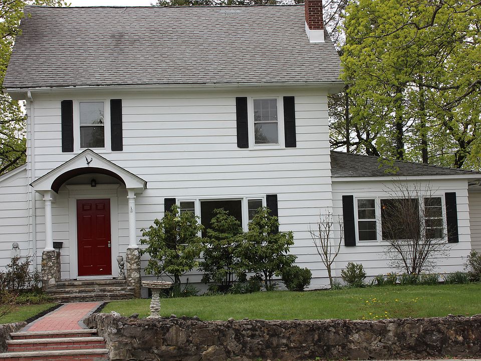 Roomy Colonial