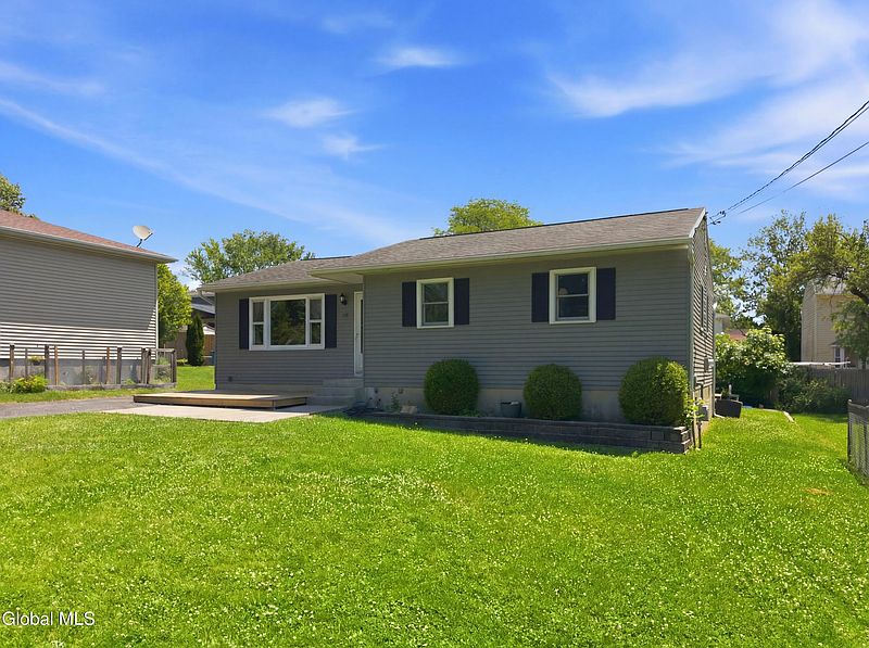 2nd image of 34 Mountainview Avenue