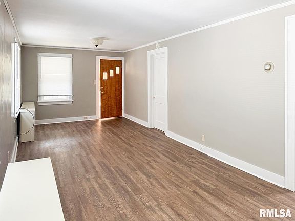 3rd image of 2119 E Wren St