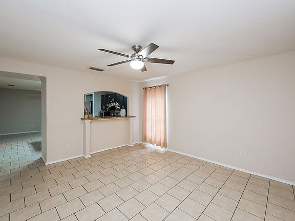 3rd image of 907 Palafox Dr