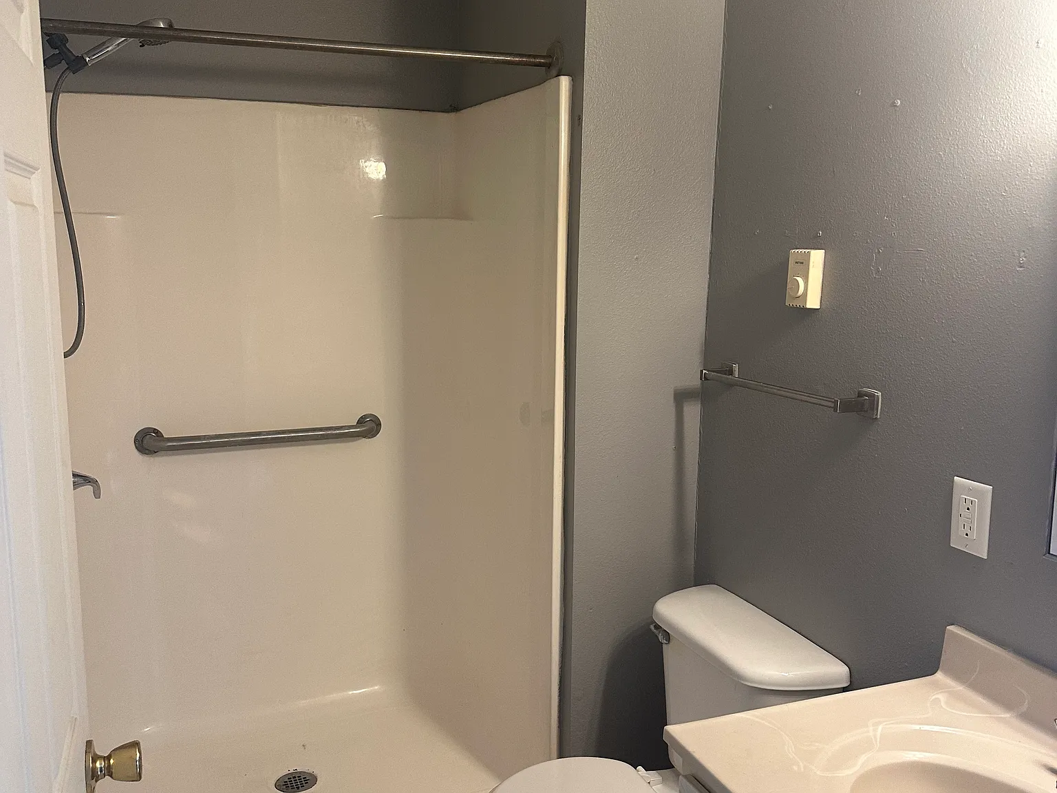 101 E Katy Ln — Photo 4