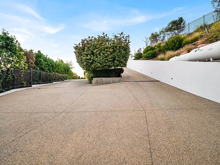 2915 Tuna Canyon Rd — Photo 7