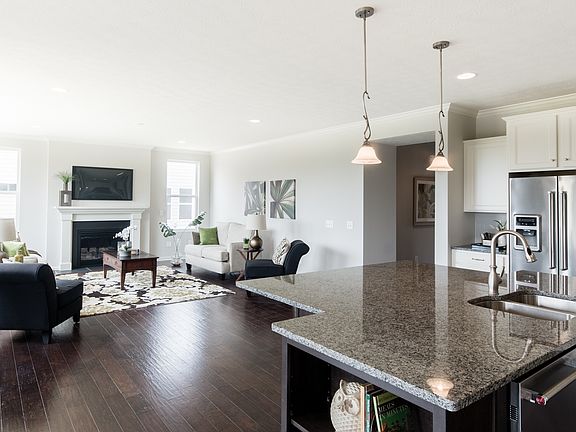 5th image of 31 Somerset Cir