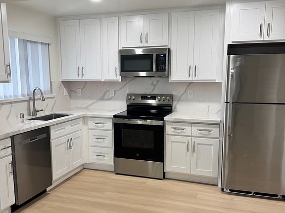 3rd image of 1133 Paloma Ave #1