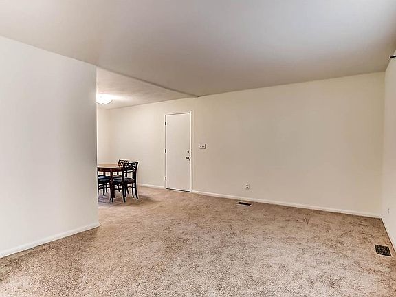 5th image of 3113 Dahlia Dr