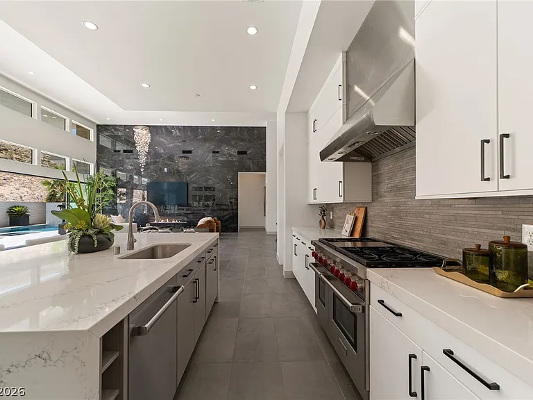 5201 Peak Climb Dr — Photo 60