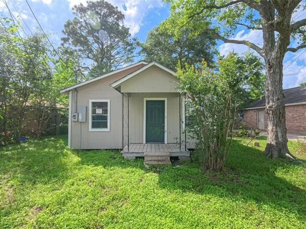 909 N Lake Ave, Eagle Lake, TX 77434