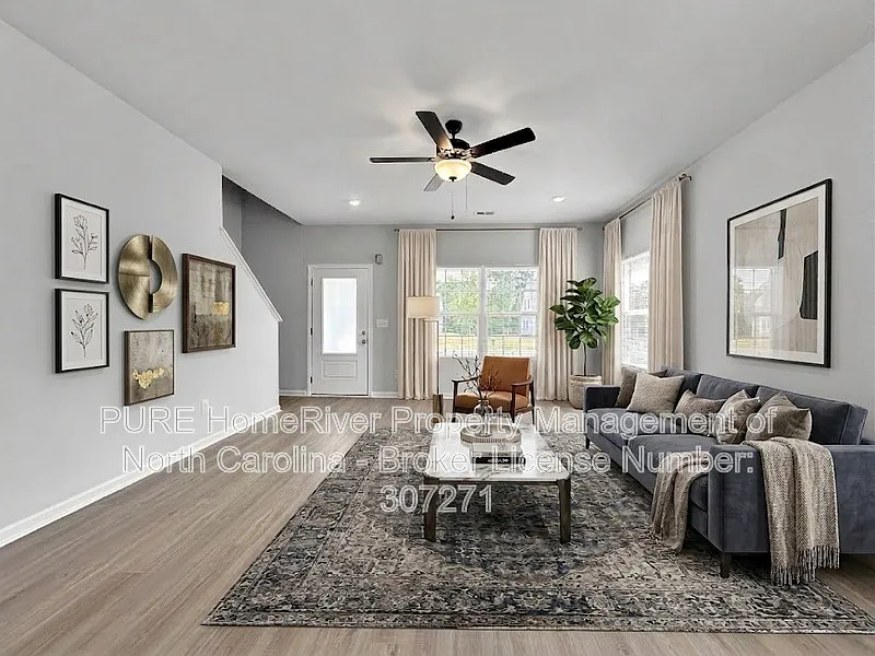 3 bed, 2.5 bath, 1742 sqft, $1,985 — Photo 3