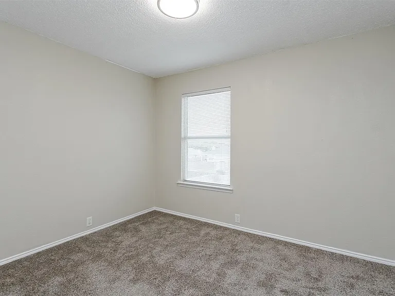 1308 Dundee Dr — Photo 33