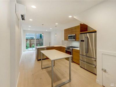 7425 4th Ave NE #D, Seattle, WA, 98115