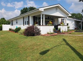 1002 Henrietta St, Ravenswood, WV 26164