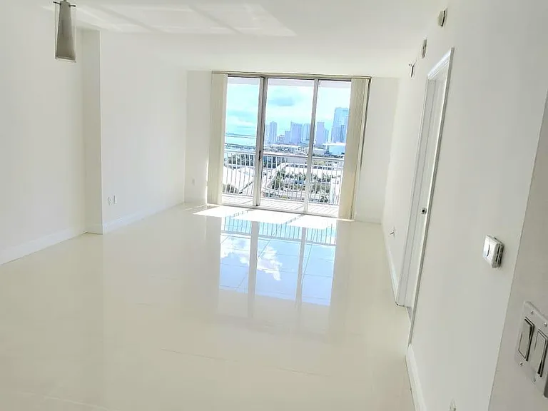 1750 N Bayshore Dr #2010 — Photo 13
