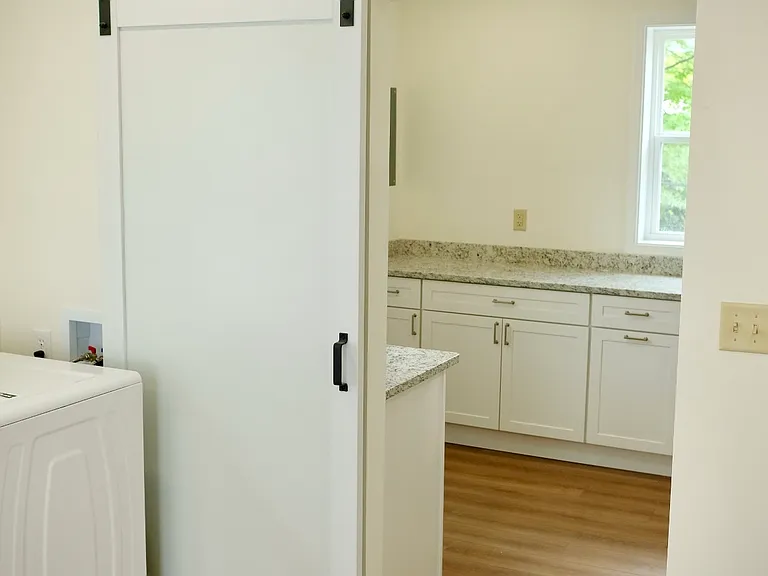 442 N Centre St — Photo 11