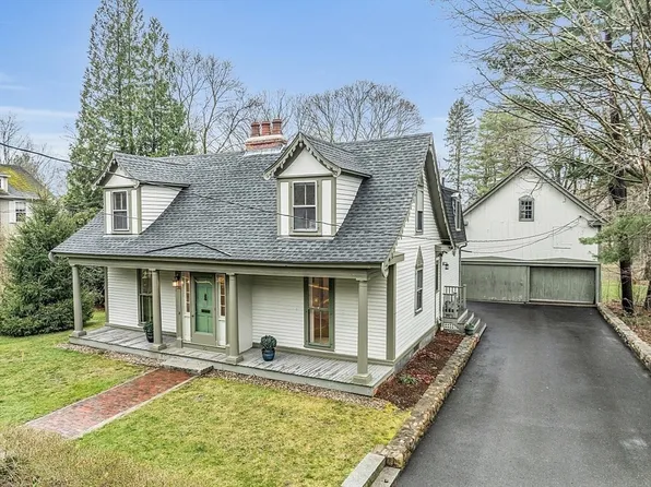 93 Monument St, Concord, MA 01742