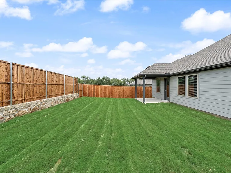 704 Summerberry Dr — Photo 14