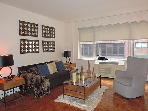 3rd image of 41 W 58th St APT 3B