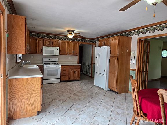 4th image of 29 Orris Ave