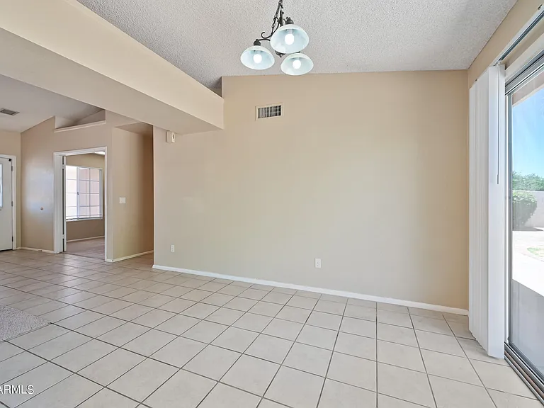 6830 E Paradise Ln — Photo 12