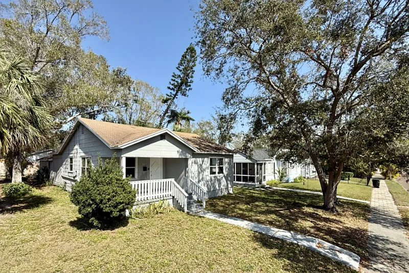 3 bed, 1.0 bath, 996 sqft, $1,995 — Photo 3