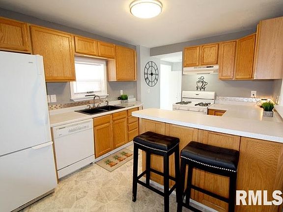 2nd image of 4317 N Illinois Ave