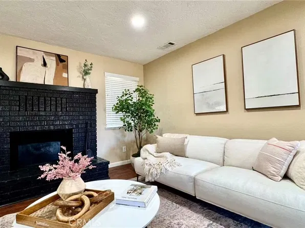9957 Oakwood Ave, Hesperia, CA 92345