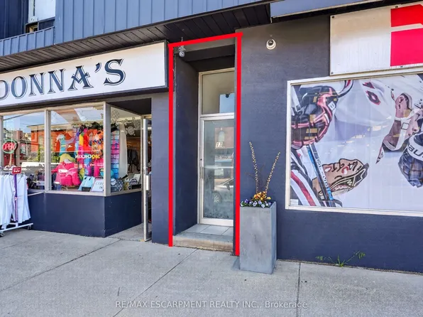 13 Main St W #2, Grimsby, ON L3M 1R3