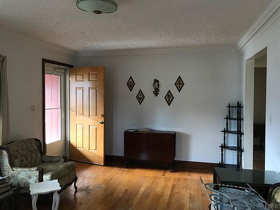 3rd image of 606 Smyth St