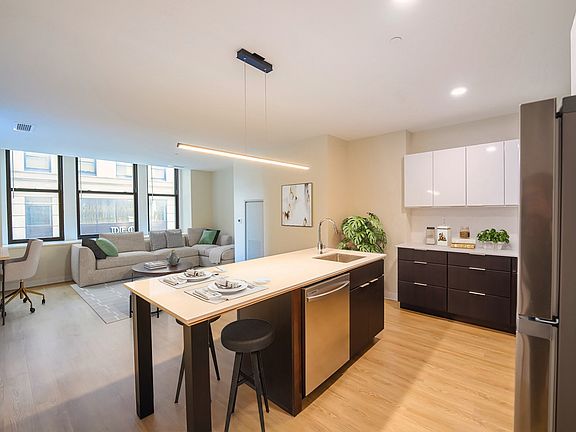4th image of 1001 N Orange St #109