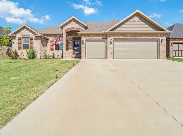 922 E Pinnacle St, Prairie Grove, AR 72753