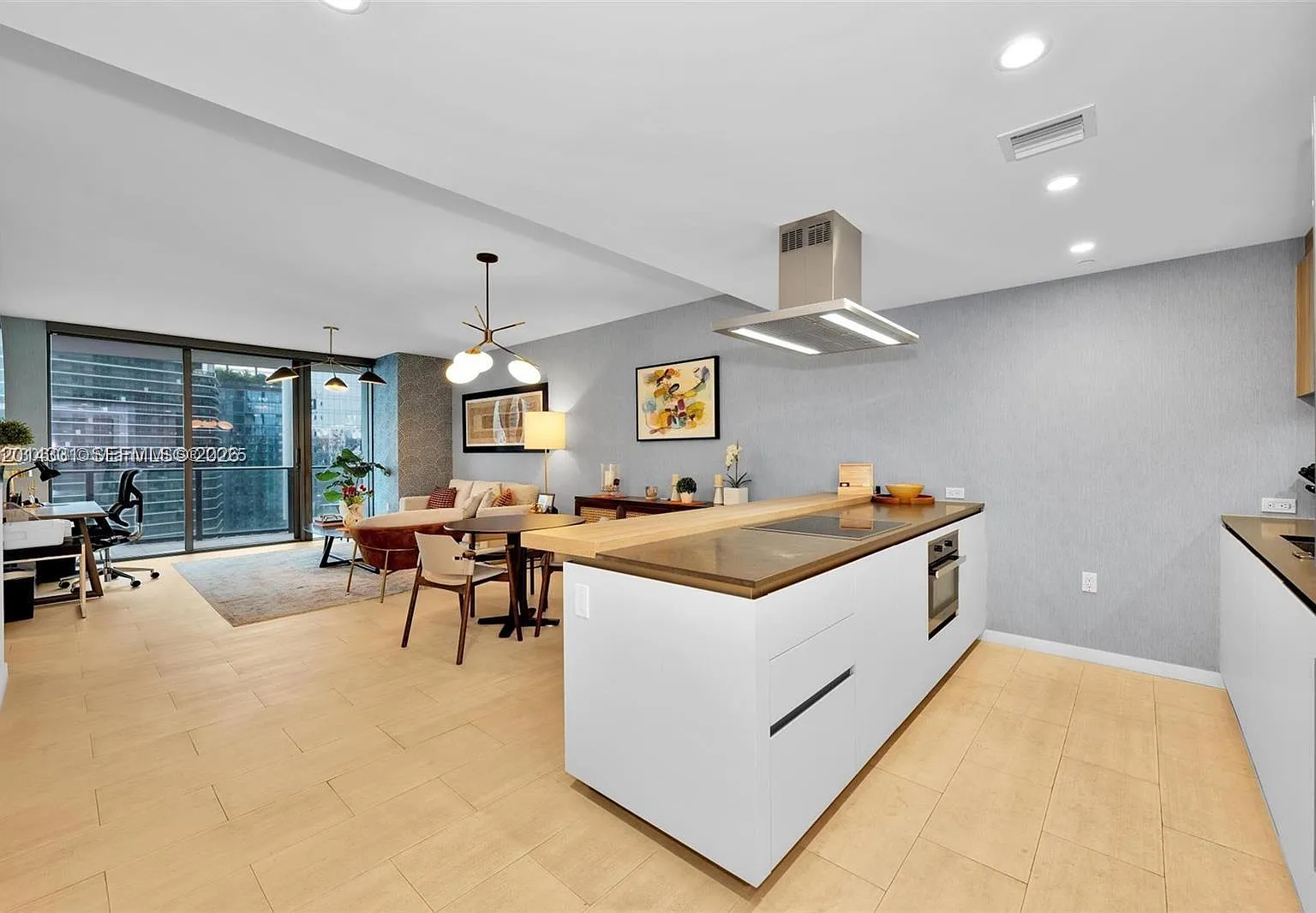 Brickell Flatiron Condo — Photo 2