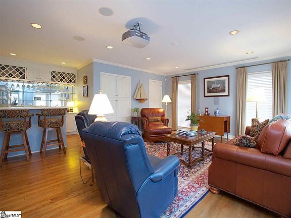 5th image of 6 Thornwood Ln