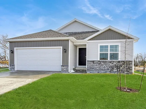 2729 Prairielight Dr, Hiawatha, IA 52233