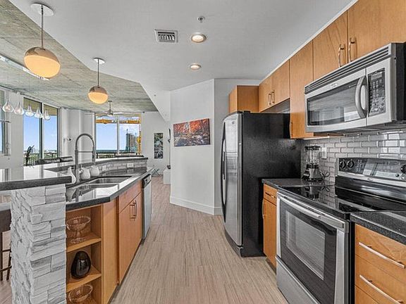 4th image of 300 S Australian Ave Unit 1520