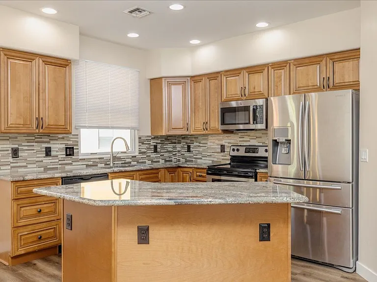 2450 E Blue Diamond Dr — Photo 22