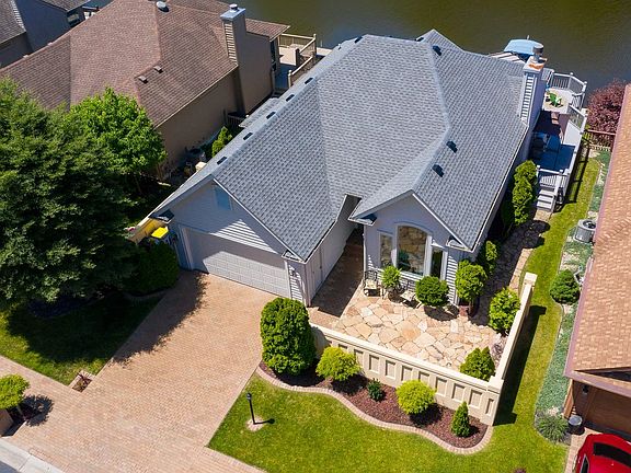 3rd image of 721 Bittersweet Cove Dr
