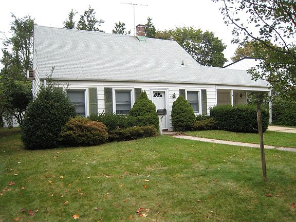 2nd image of 5 Peacock Ln