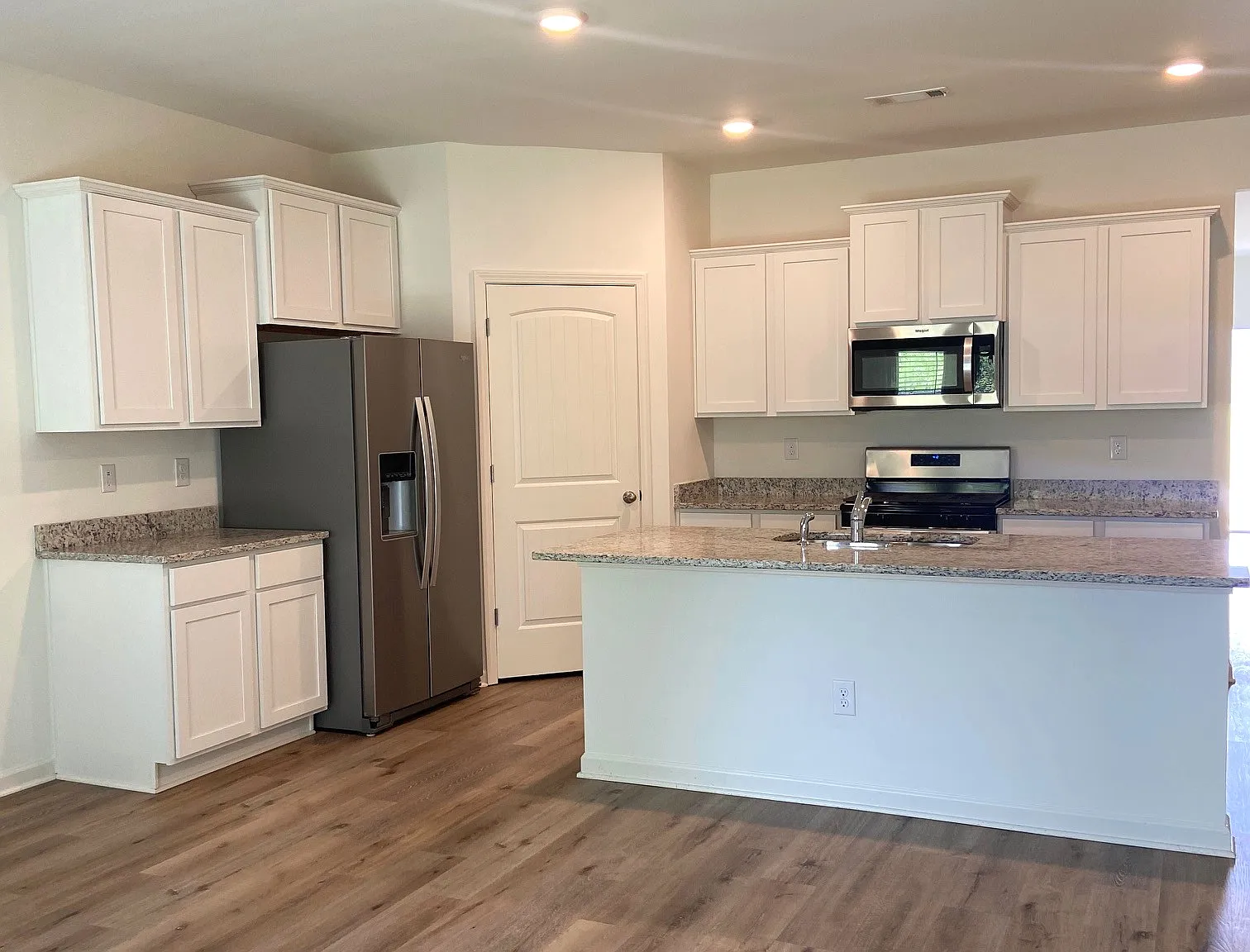 4 bed, 1774 sqft, $2,395 — Photo 4
