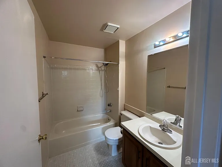 1006 Aspen Dr — Photo 6