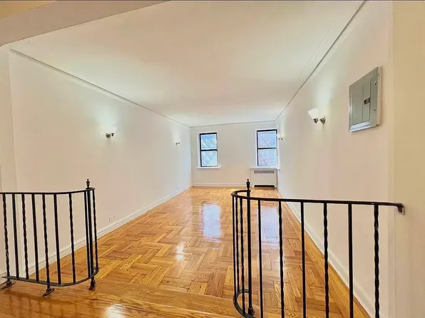 2265 University Avenue image 1 of 6