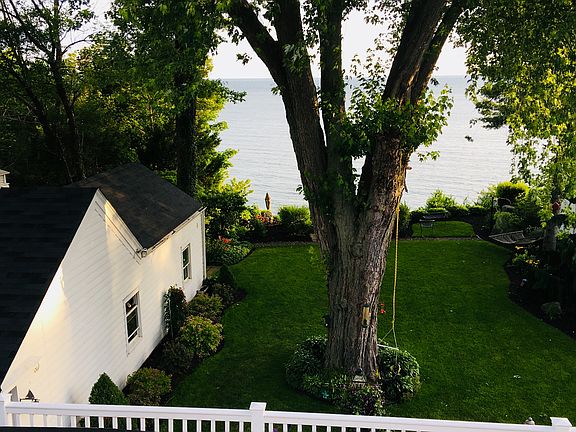 4th image of 3819 Edgewater Dr