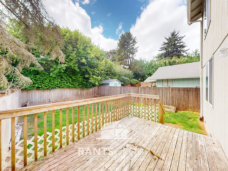 695R — Photo 13