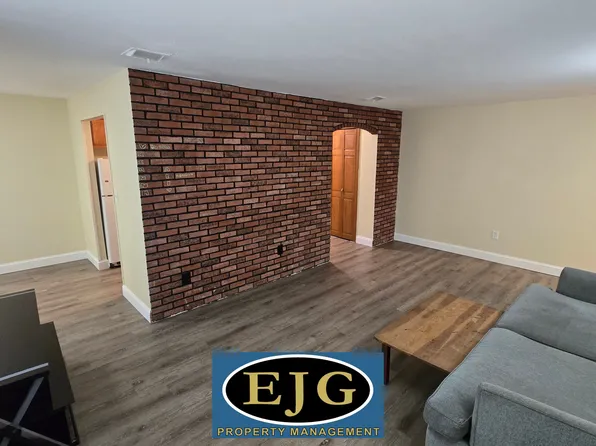 6 Louisburg Sq APT 8, Nashua, NH 03060