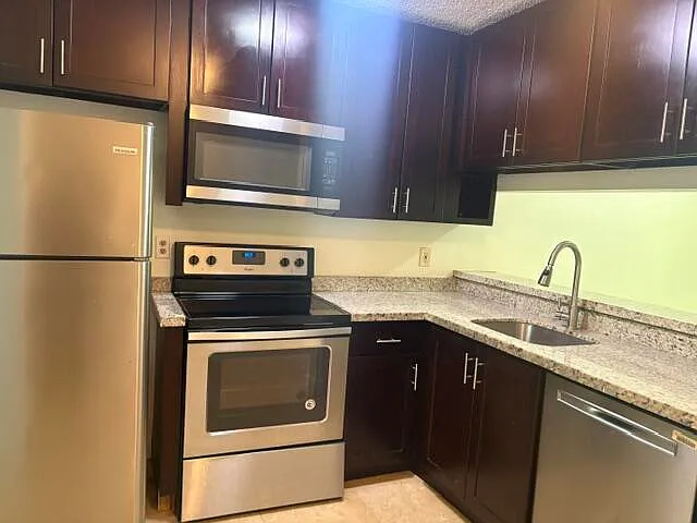 11524 NW 45th St — Photo 13