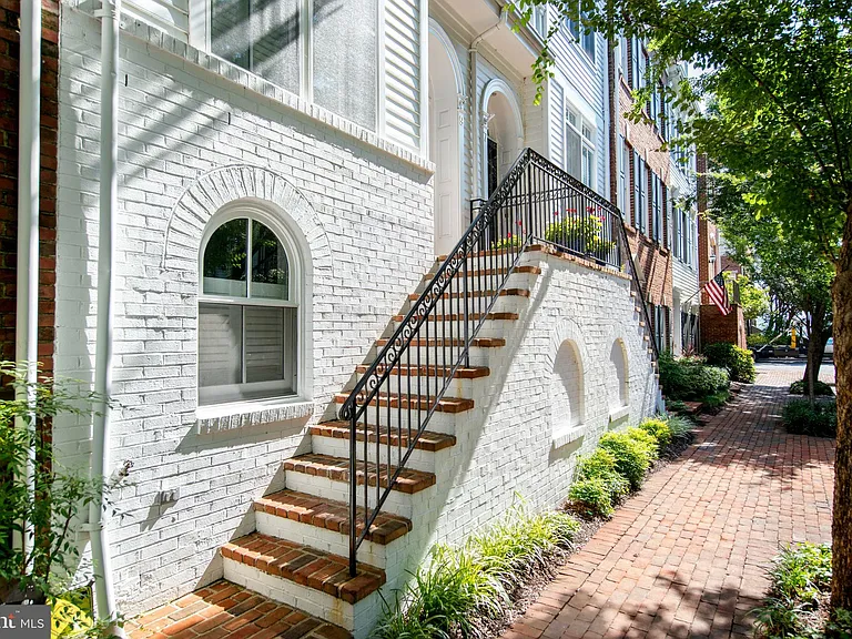9 Franklin St — Photo 3