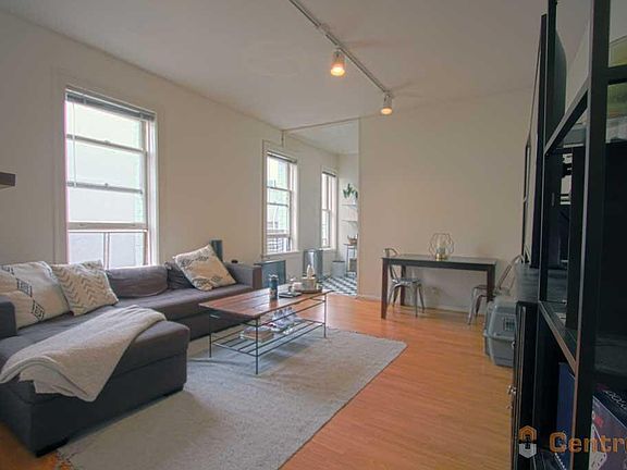 2nd image of 2135 Sacramento St #36